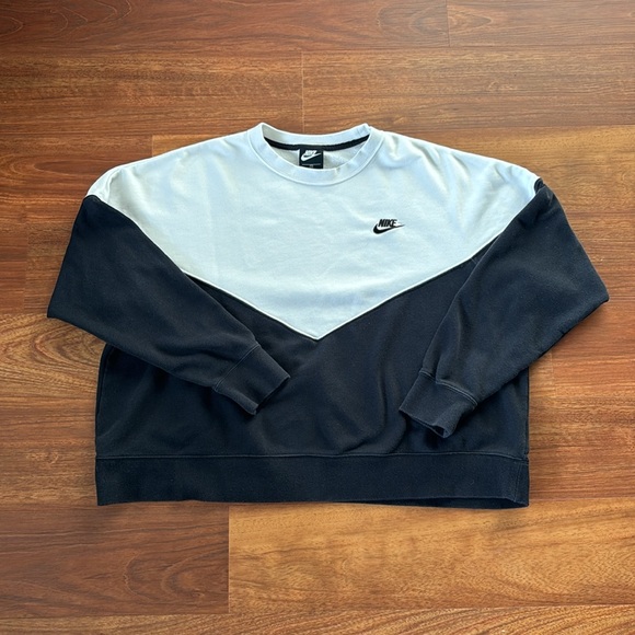 NIKE Black & White Cropped Sweatshirt Size 3X - Picture 5 of 8